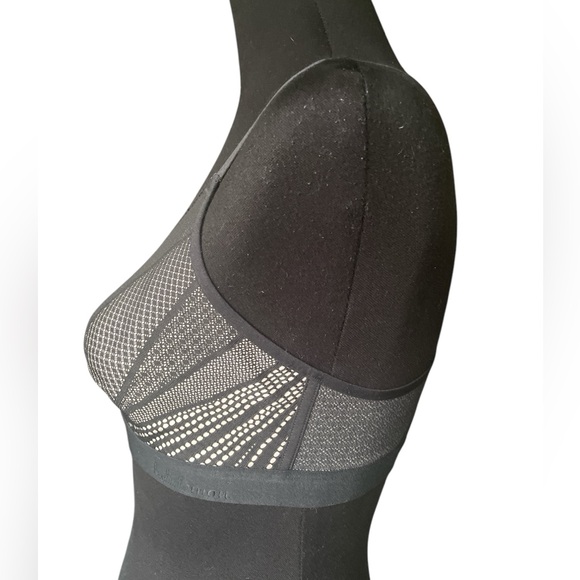 Lululemon Awake to Lace Bra in Black/Barely Beige, Size 34D, Performance, Yoga - Picture 5 of 7